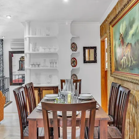 Дом отдыха Casa Tematica Andaluza Con Vistas Al Valle - El Mirador De Бенахавис