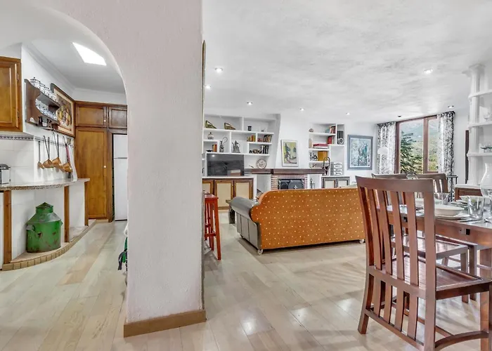 Дом отдыха Casa Tematica Andaluza Con Vistas Al Valle - El Mirador De Бенахавис