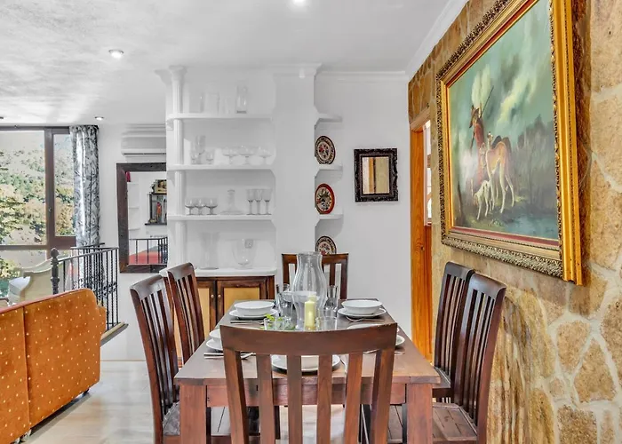 Дом отдыха Casa Tematica Andaluza Con Vistas Al Valle - El Mirador De Бенахавис