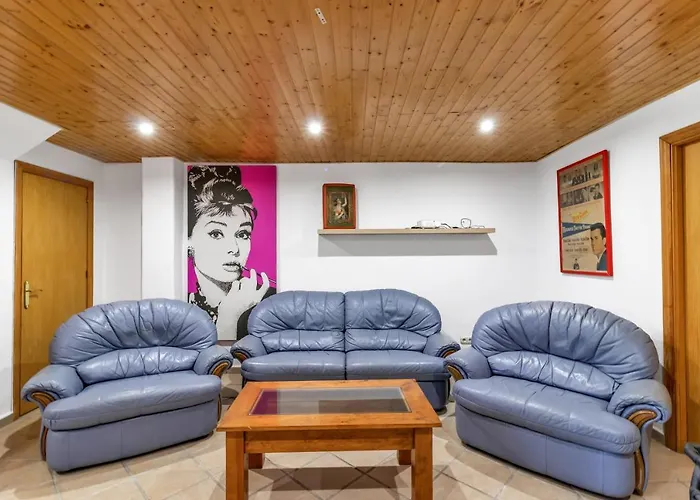 Дом отдыха Casa Tematica Andaluza Con Vistas Al Valle - El Mirador De Бенахавис